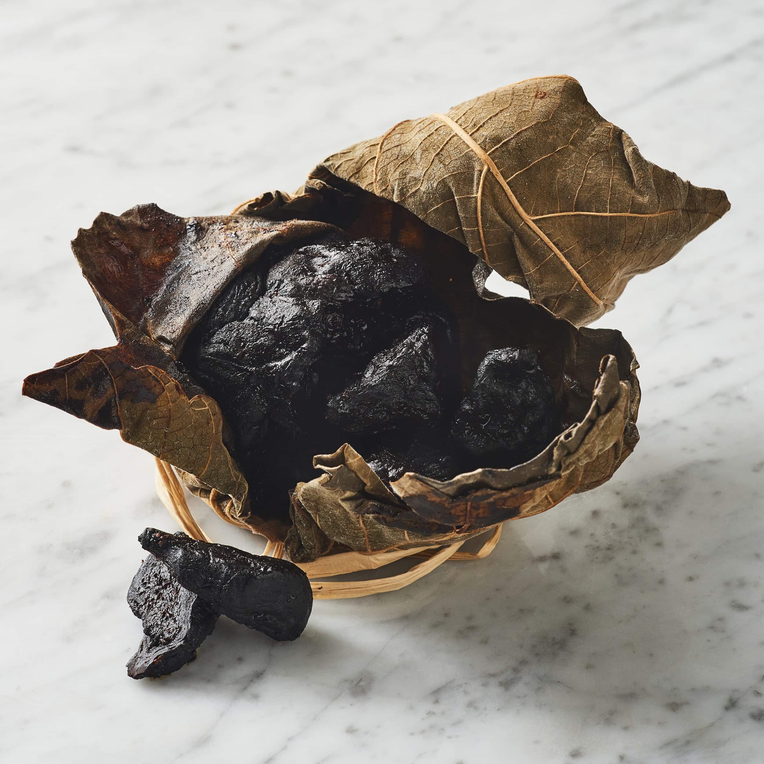 Image of Figs In Vine